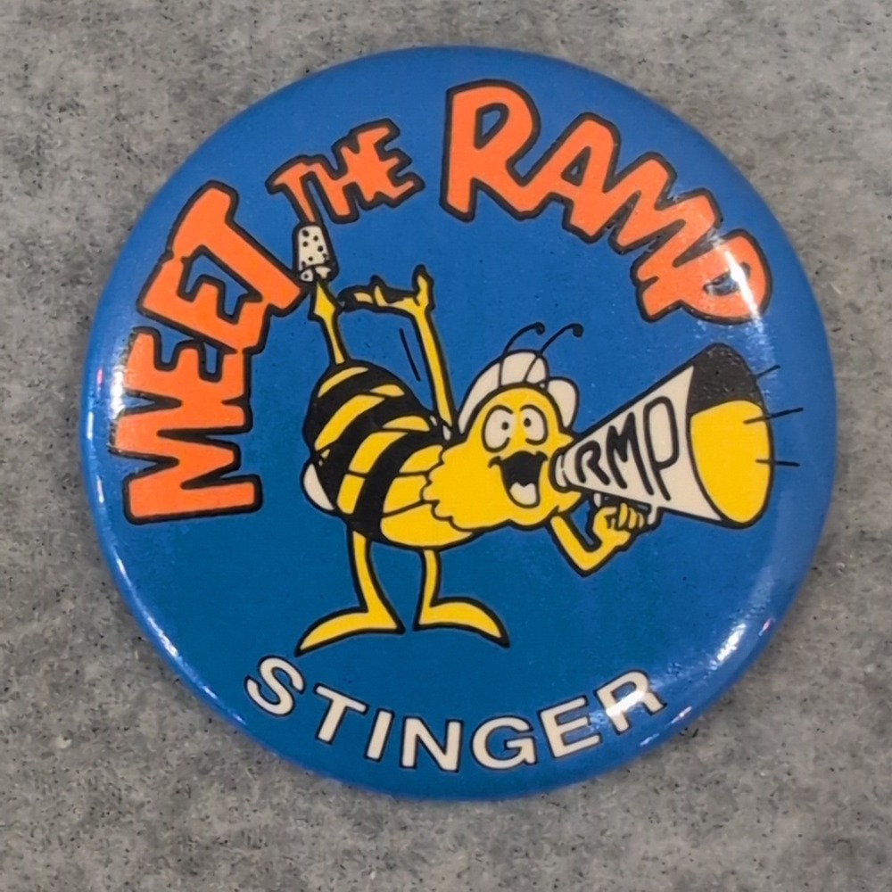 Meet The Ramp Stinger Bee Cartoon Button Pin Vintage Retro - Picture 1 of 2